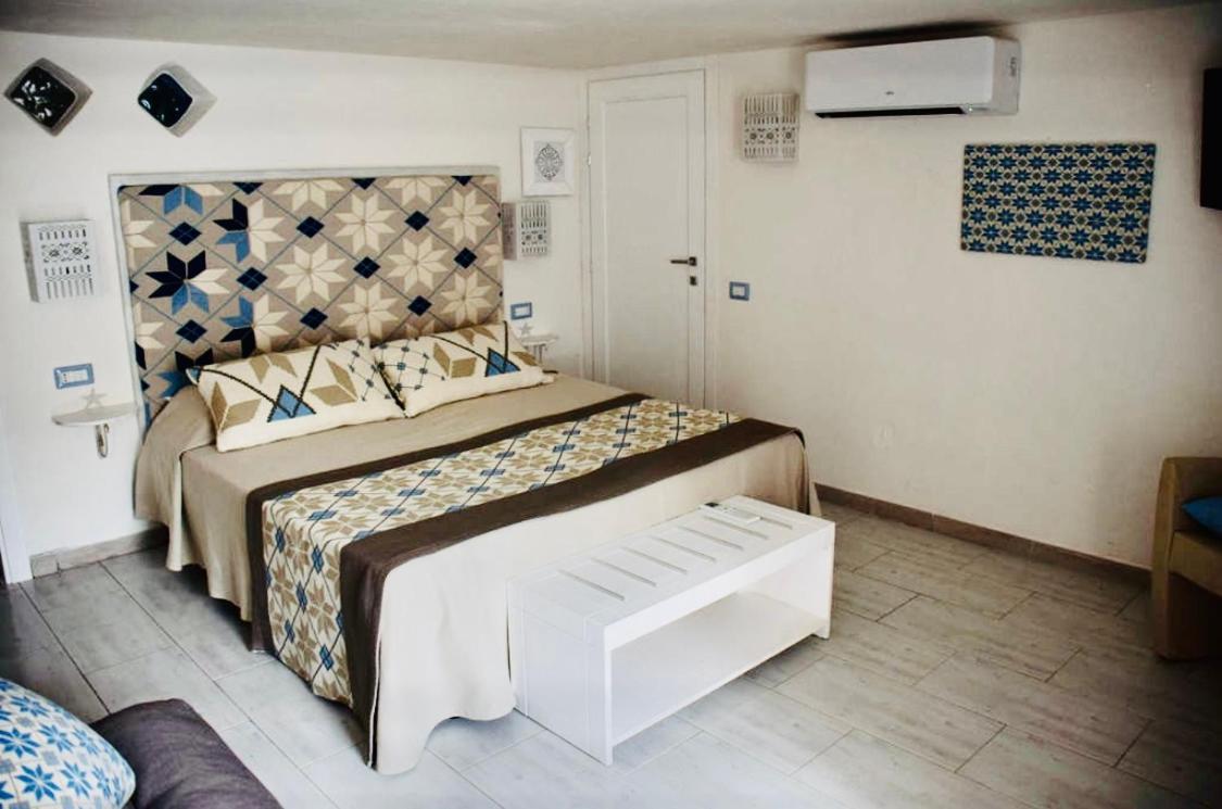 Rooms Apartaments Santa Teresa คาโป เทสตา ภายนอก รูปภาพ