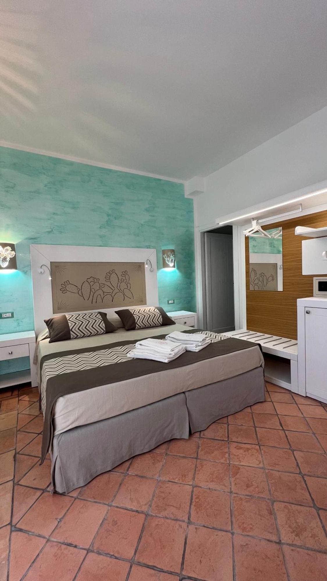 Rooms Apartaments Santa Teresa คาโป เทสตา ภายนอก รูปภาพ