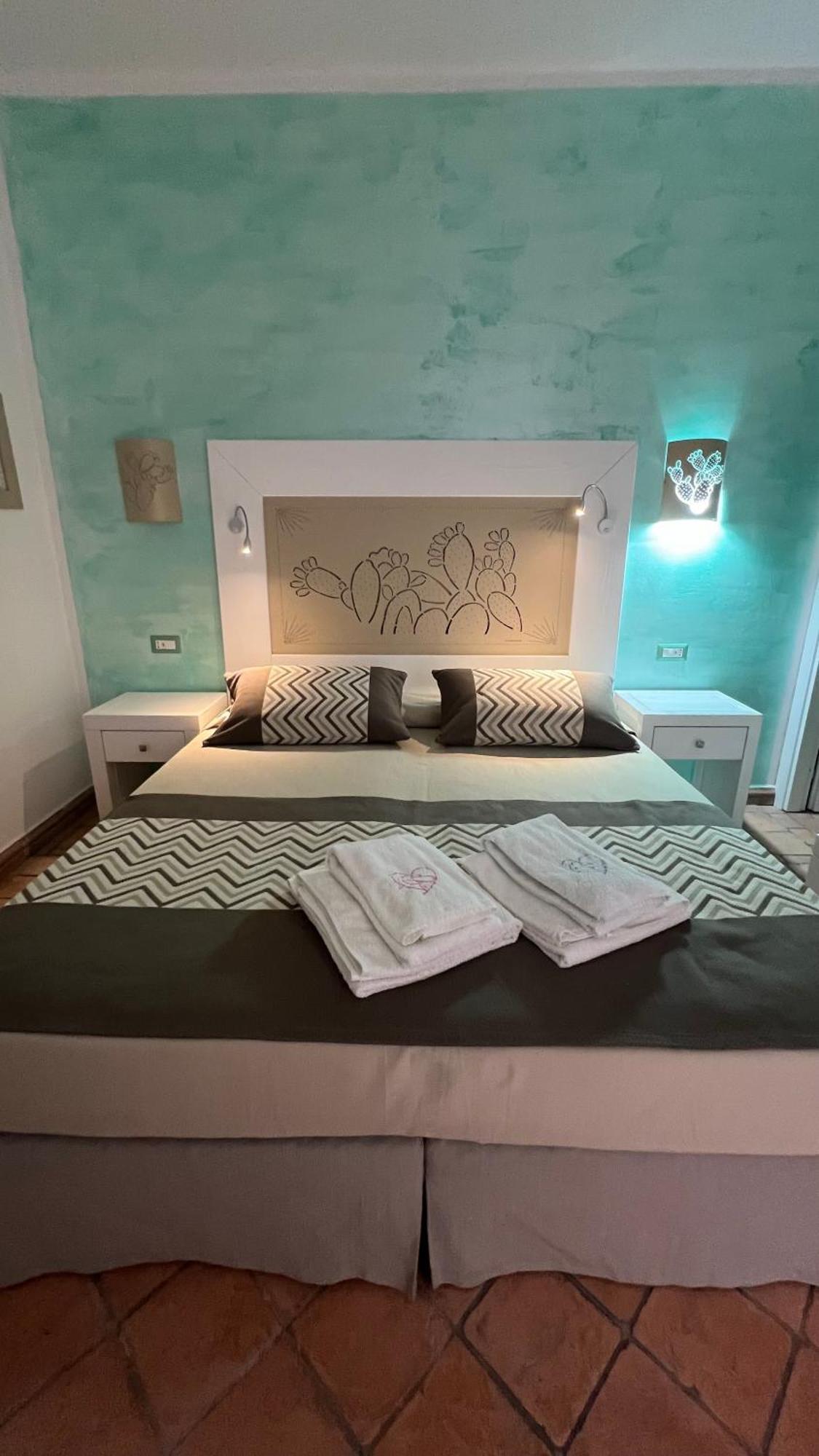 Rooms Apartaments Santa Teresa คาโป เทสตา ภายนอก รูปภาพ