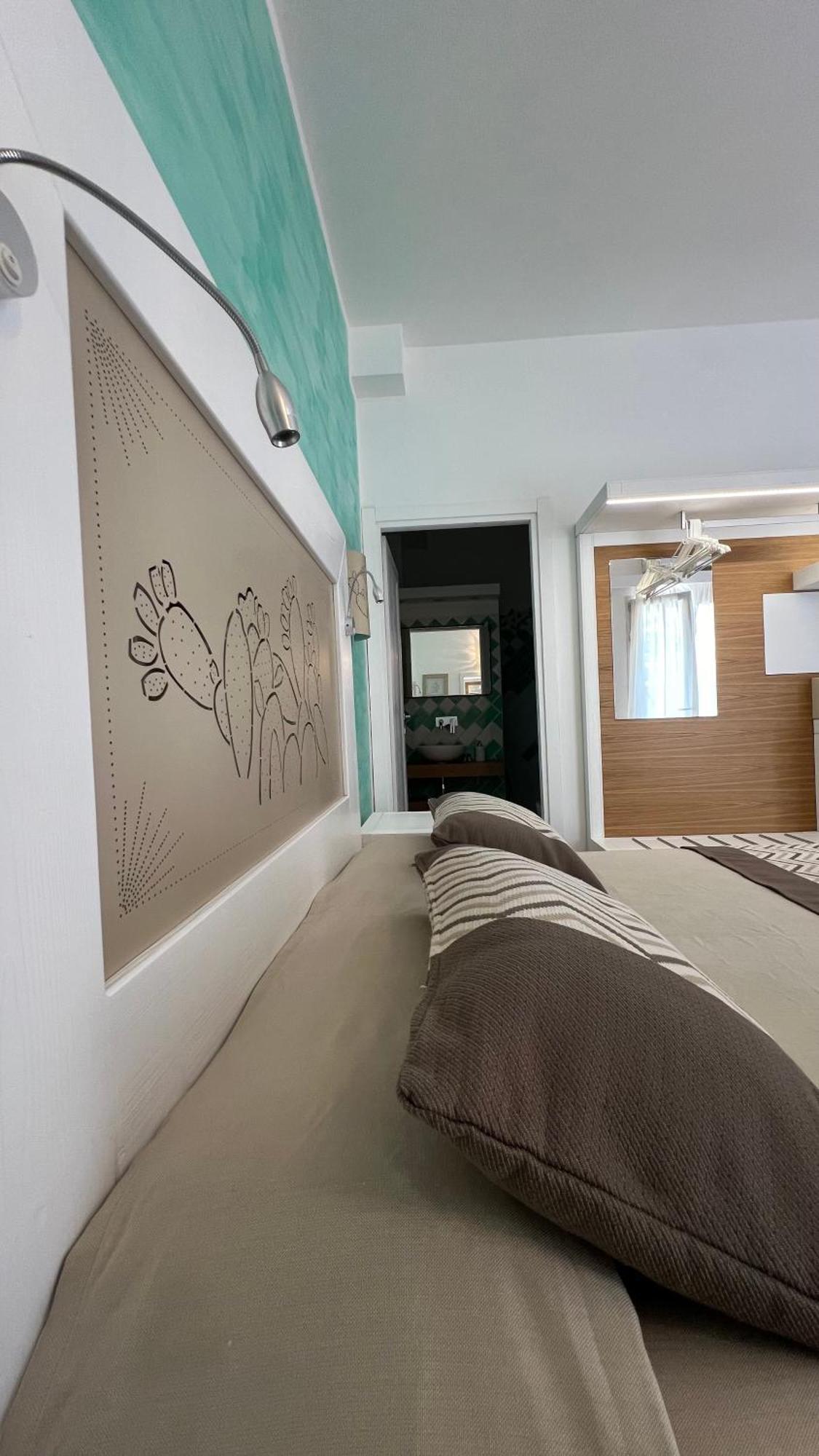 Rooms Apartaments Santa Teresa คาโป เทสตา ภายนอก รูปภาพ