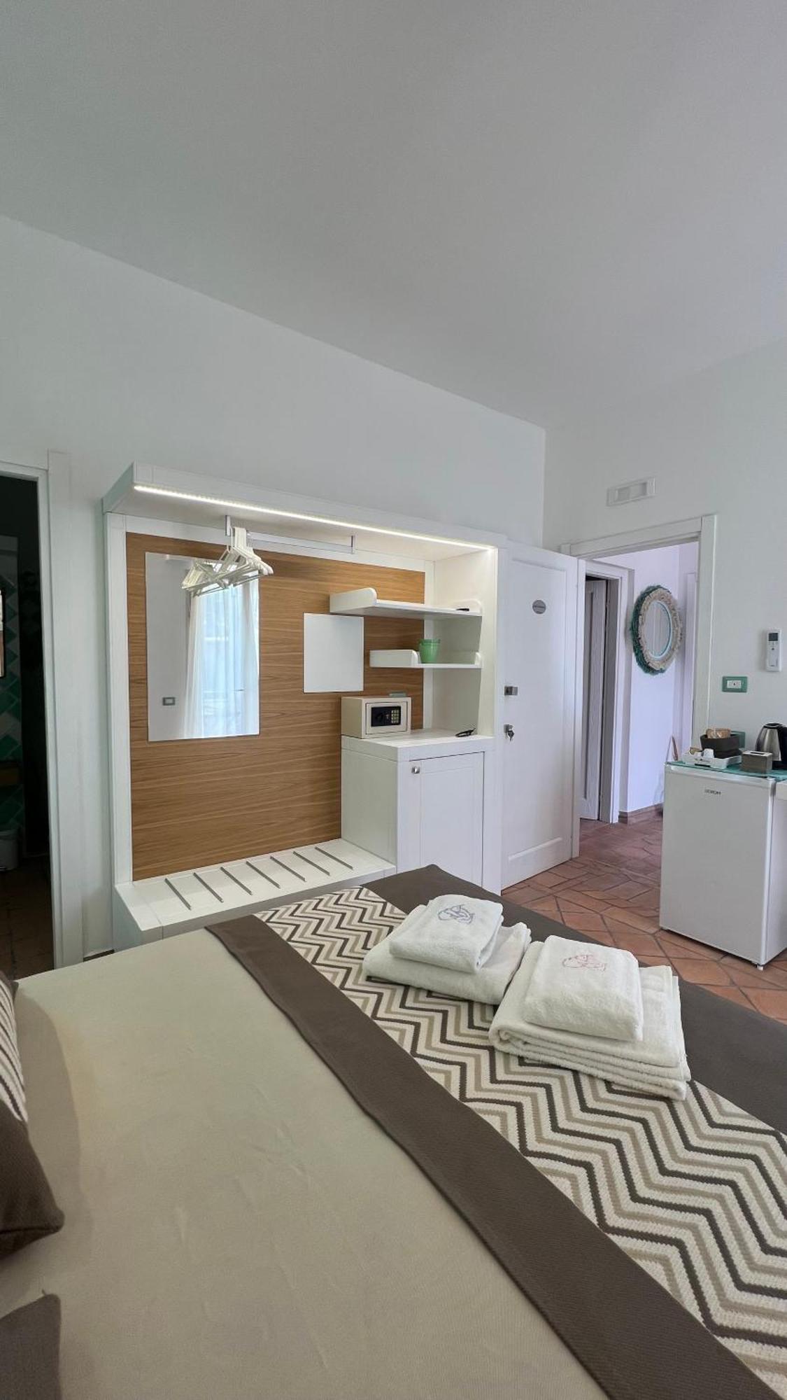 Rooms Apartaments Santa Teresa คาโป เทสตา ภายนอก รูปภาพ